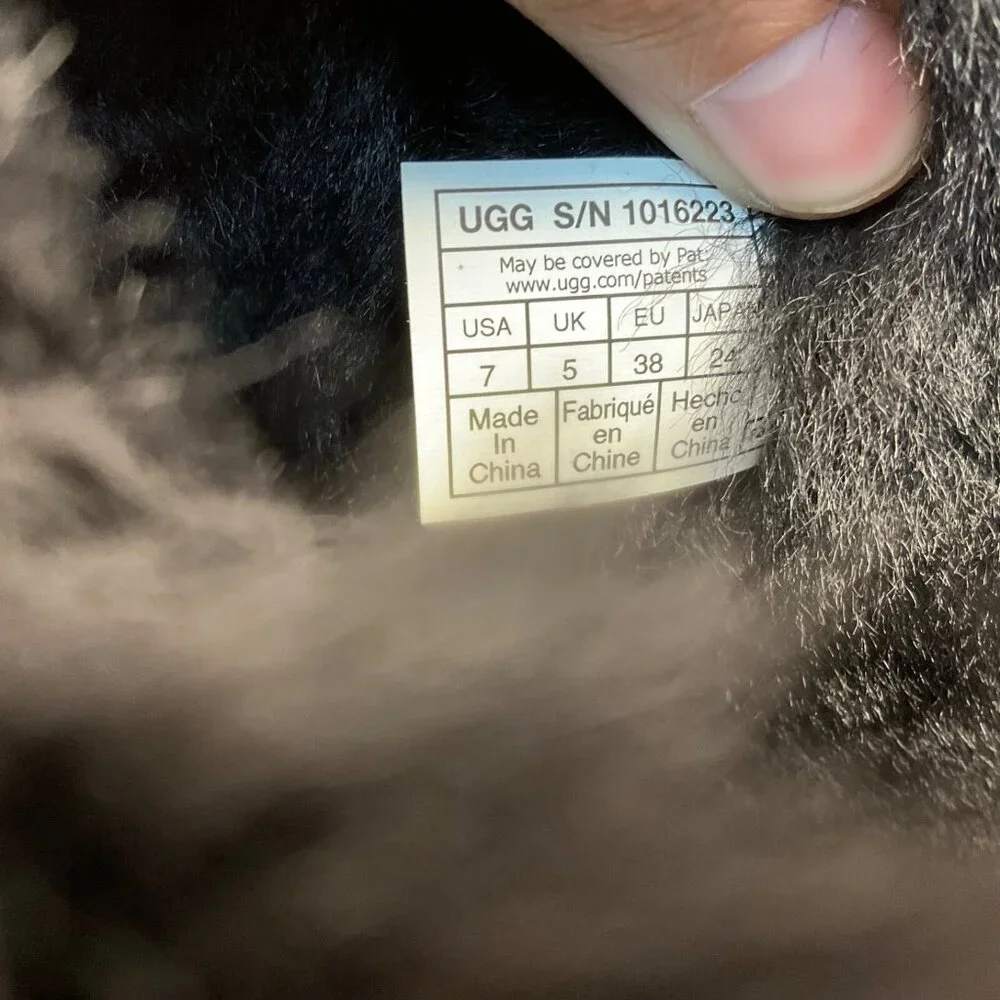 Ugg Australia Women's Classic Short II Sheepskin Boots 1016223 Black Size 7M - Picture 8 of 8